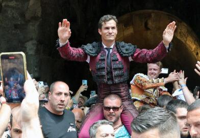 Nîmes la porte des Consuls pour Luque et Clemente