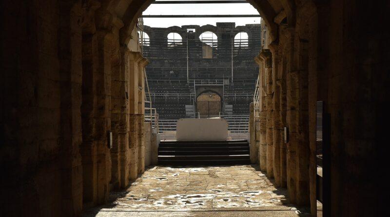 Arles : au seuil des espérances.